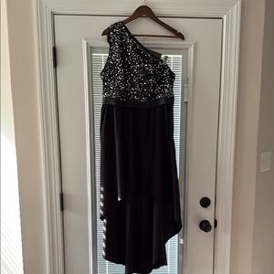 SHEIN Black One-Shoulder Sleeveless Gown